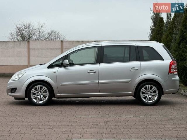 Серый Опель Зафира, объемом двигателя 1.7 л и пробегом 229 тыс. км за 8399 $, фото 60 на Automoto.ua