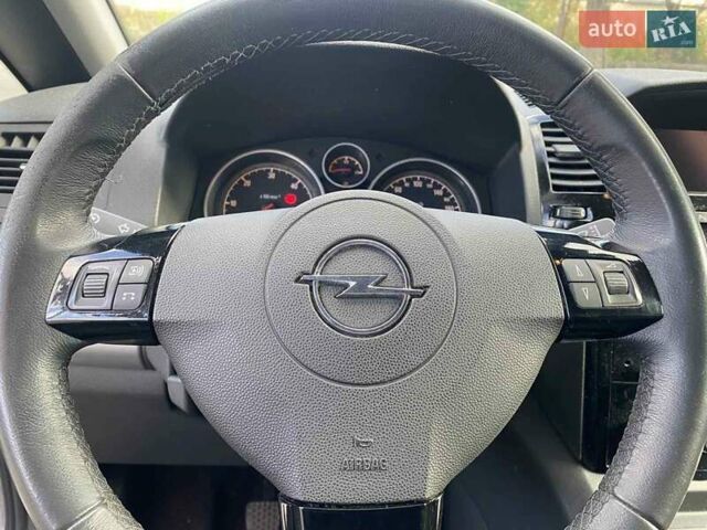 Сірий Опель Зафіра, об'ємом двигуна 1.7 л та пробігом 271 тис. км за 7000 $, фото 14 на Automoto.ua