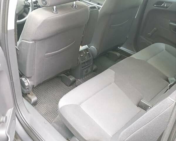 Серый Опель Зафира, объемом двигателя 1.69 л и пробегом 199 тыс. км за 8200 $, фото 5 на Automoto.ua