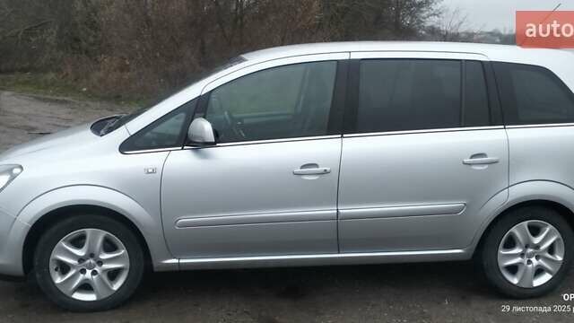Серый Опель Зафира, объемом двигателя 1.6 л и пробегом 234 тыс. км за 7650 $, фото 2 на Automoto.ua