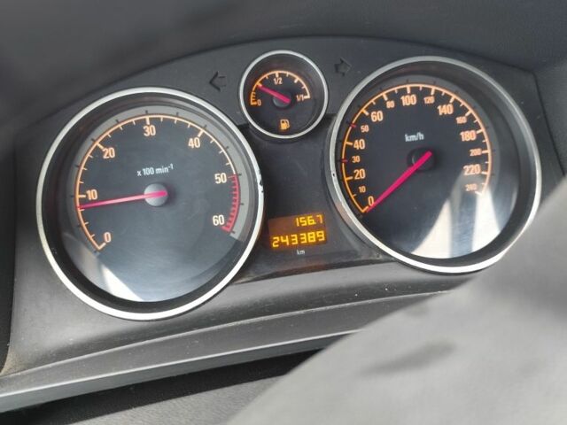 Серый Опель Зафира, объемом двигателя 0 л и пробегом 243 тыс. км за 6300 $, фото 4 на Automoto.ua