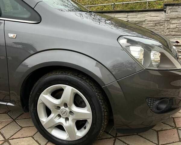 Серый Опель Зафира, объемом двигателя 1.7 л и пробегом 212 тыс. км за 6400 $, фото 32 на Automoto.ua