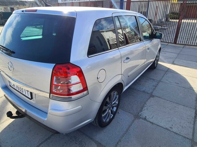 Серый Опель Зафира, объемом двигателя 1.7 л и пробегом 275 тыс. км за 8500 $, фото 4 на Automoto.ua