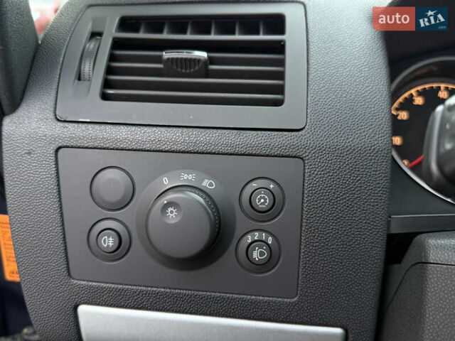 Опель Зафіра 2011 у Тернополі на Automoto.ua Сірий Опель Зафіра, об'ємом двигуна 1.6 л та пробігом 233 тис. км за 7400 $, фото 20 на Automoto.ua