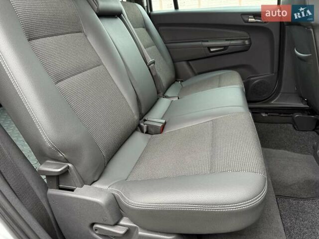 Серый Опель Зафира, объемом двигателя 1.7 л и пробегом 229 тыс. км за 8399 $, фото 158 на Automoto.ua