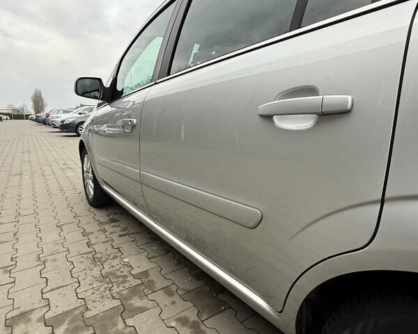 Серый Опель Зафира, объемом двигателя 1.8 л и пробегом 239 тыс. км за 7850 $, фото 27 на Automoto.ua