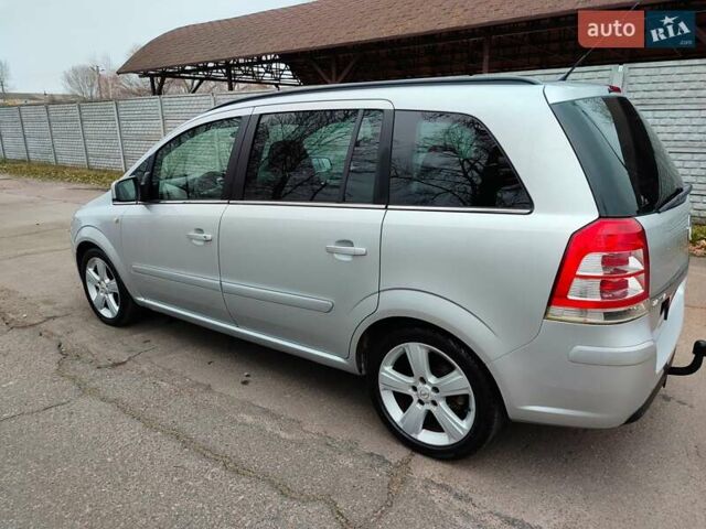 Серый Опель Зафира, объемом двигателя 1.7 л и пробегом 248 тыс. км за 7600 $, фото 6 на Automoto.ua