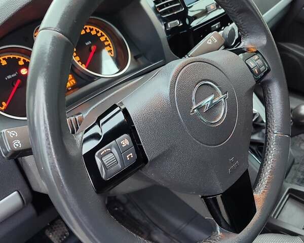 Серый Опель Зафира, объемом двигателя 1.7 л и пробегом 248 тыс. км за 7600 $, фото 21 на Automoto.ua