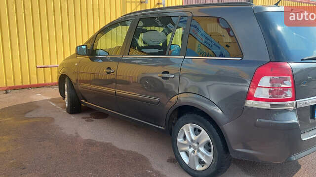 Серый Опель Зафира, объемом двигателя 1.69 л и пробегом 270 тыс. км за 7200 $, фото 1 на Automoto.ua