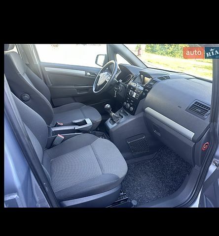 Сірий Опель Зафіра, об'ємом двигуна 1.7 л та пробігом 250 тис. км за 7600 $, фото 5 на Automoto.ua