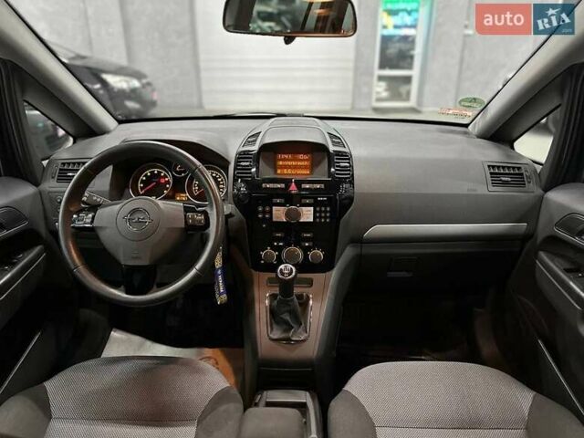 Серый Опель Зафира, объемом двигателя 1.6 л и пробегом 181 тыс. км за 7999 $, фото 19 на Automoto.ua