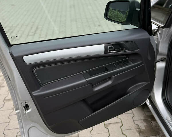 Серый Опель Зафира, объемом двигателя 1.8 л и пробегом 239 тыс. км за 7850 $, фото 34 на Automoto.ua