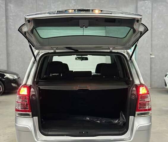 Серый Опель Зафира, объемом двигателя 1.6 л и пробегом 181 тыс. км за 7999 $, фото 20 на Automoto.ua