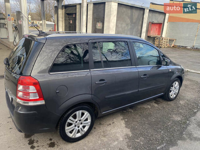 Серый Опель Зафира, объемом двигателя 1.7 л и пробегом 240 тыс. км за 7999 $, фото 3 на Automoto.ua