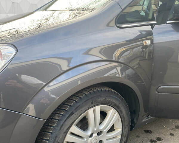 Серый Опель Зафира, объемом двигателя 1.7 л и пробегом 240 тыс. км за 7999 $, фото 7 на Automoto.ua