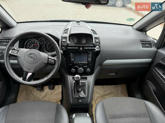 Серый Опель Зафира, объемом двигателя 1.8 л и пробегом 239 тыс. км за 7850 $, фото 52 на Automoto.ua