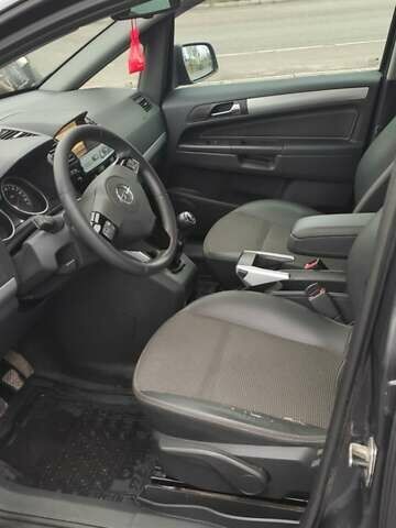 Серый Опель Зафира, объемом двигателя 1.69 л и пробегом 280 тыс. км за 6700 $, фото 5 на Automoto.ua