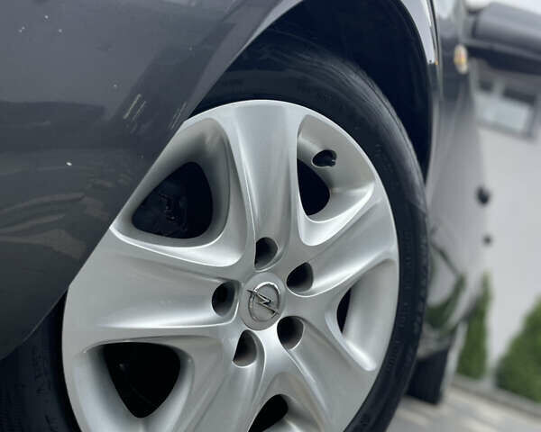 Сірий Опель Зафіра, об'ємом двигуна 1.7 л та пробігом 205 тис. км за 8299 $, фото 16 на Automoto.ua