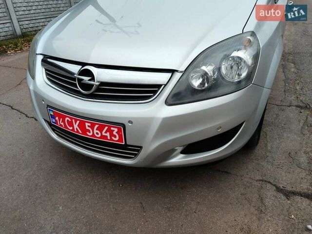 Серый Опель Зафира, объемом двигателя 1.7 л и пробегом 248 тыс. км за 7600 $, фото 19 на Automoto.ua