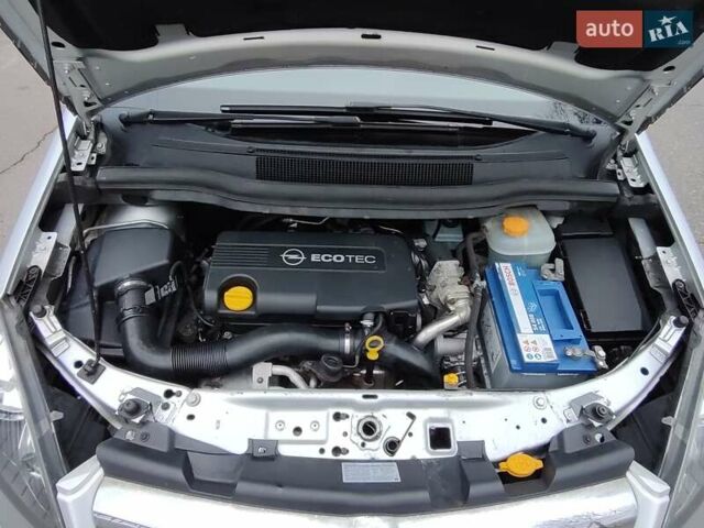 Серый Опель Зафира, объемом двигателя 1.7 л и пробегом 248 тыс. км за 7600 $, фото 37 на Automoto.ua