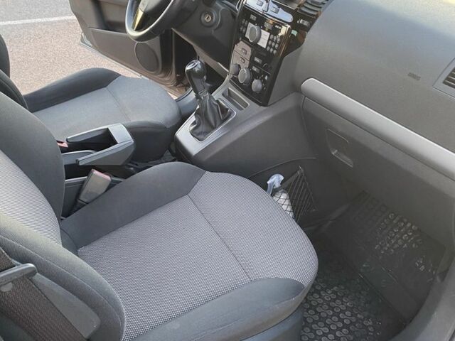 Серый Опель Зафира, объемом двигателя 1.7 л и пробегом 215 тыс. км за 6942 $, фото 5 на Automoto.ua