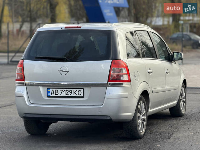 Серый Опель Зафира, объемом двигателя 1.8 л и пробегом 190 тыс. км за 7799 $, фото 3 на Automoto.ua