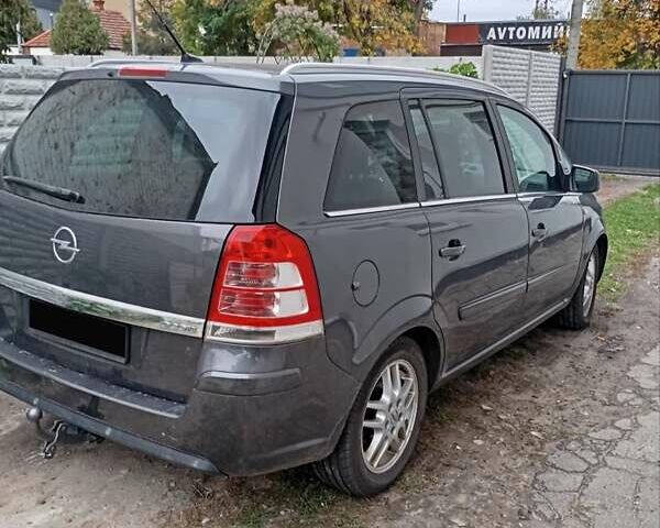 Серый Опель Зафира, объемом двигателя 1.69 л и пробегом 199 тыс. км за 8200 $, фото 2 на Automoto.ua