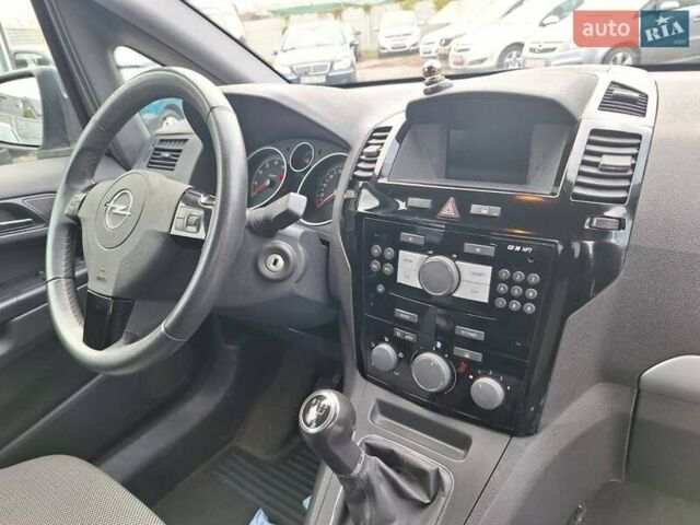 Серый Опель Зафира, объемом двигателя 1.6 л и пробегом 167 тыс. км за 7300 $, фото 5 на Automoto.ua
