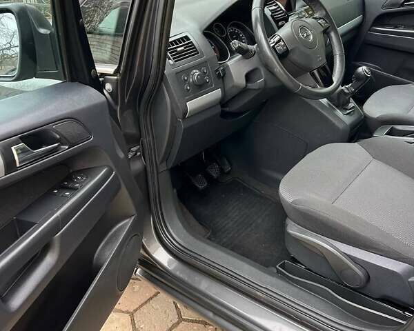 Серый Опель Зафира, объемом двигателя 1.7 л и пробегом 212 тыс. км за 6400 $, фото 19 на Automoto.ua