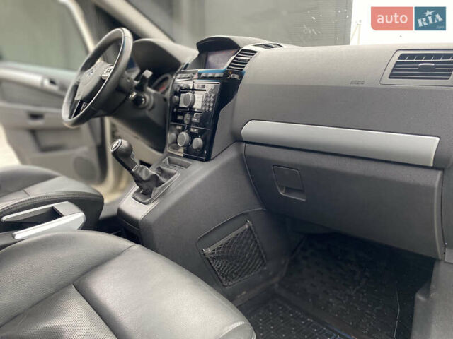 Сірий Опель Зафіра, об'ємом двигуна 1.7 л та пробігом 238 тис. км за 8000 $, фото 33 на Automoto.ua