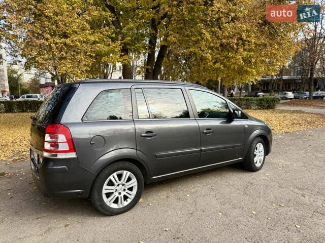 Серый Опель Зафира, объемом двигателя 1.6 л и пробегом 201 тыс. км за 6500 $, фото 3 на Automoto.ua