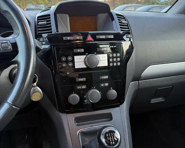 Серый Опель Зафира, объемом двигателя 1.8 л и пробегом 189 тыс. км за 7950 $, фото 8 на Automoto.ua