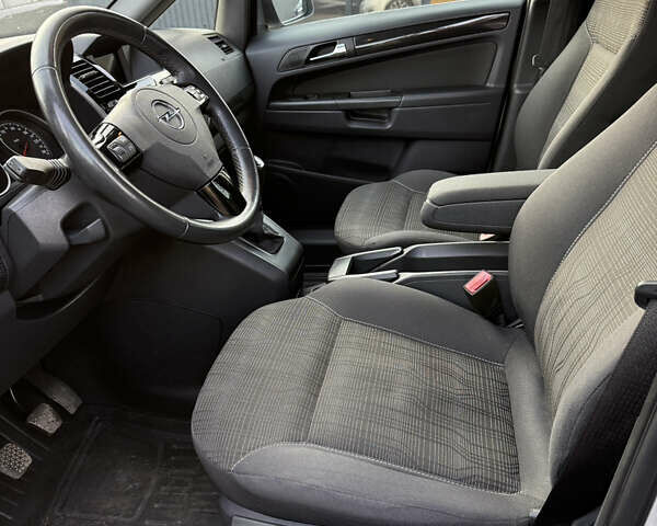 Серый Опель Зафира, объемом двигателя 1.8 л и пробегом 190 тыс. км за 7799 $, фото 11 на Automoto.ua