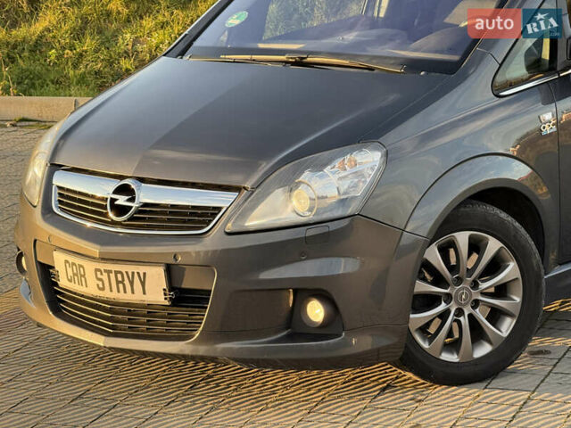 Серый Опель Зафира, объемом двигателя 1.7 л и пробегом 257 тыс. км за 7200 $, фото 11 на Automoto.ua