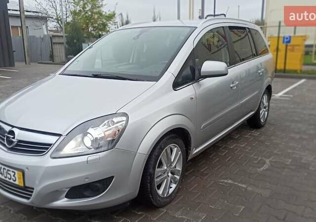 Серый Опель Зафира, объемом двигателя 1.8 л и пробегом 189 тыс. км за 7850 $, фото 1 на Automoto.ua