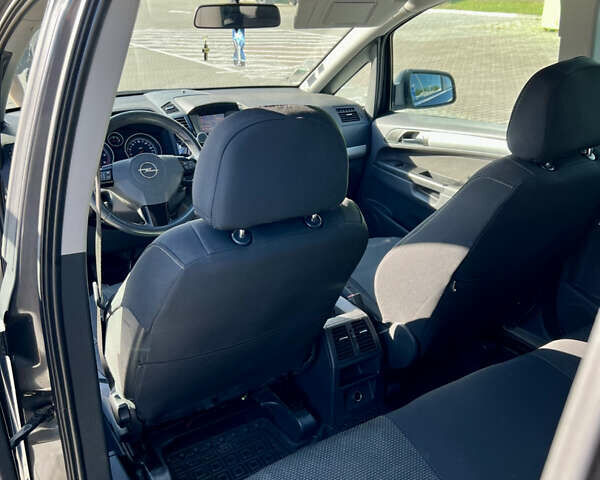 Серый Опель Зафира, объемом двигателя 1.7 л и пробегом 212 тыс. км за 6500 $, фото 13 на Automoto.ua