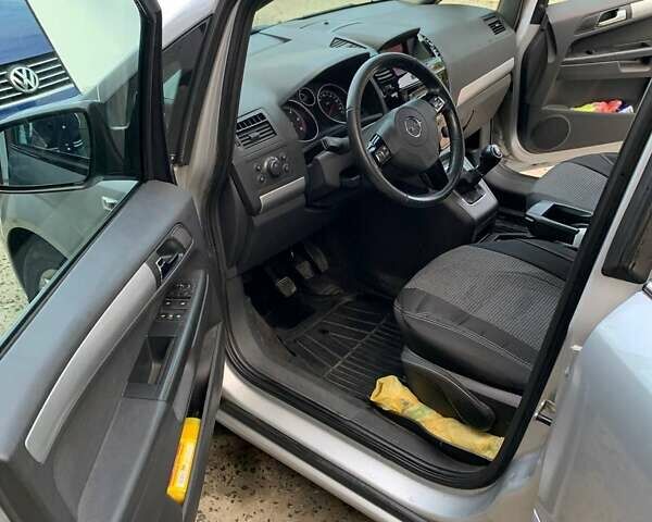 Серый Опель Зафира, объемом двигателя 1.7 л и пробегом 344 тыс. км за 5500 $, фото 6 на Automoto.ua