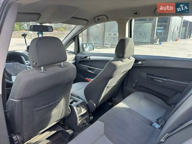 Серый Опель Зафира, объемом двигателя 1.7 л и пробегом 272 тыс. км за 6700 $, фото 5 на Automoto.ua