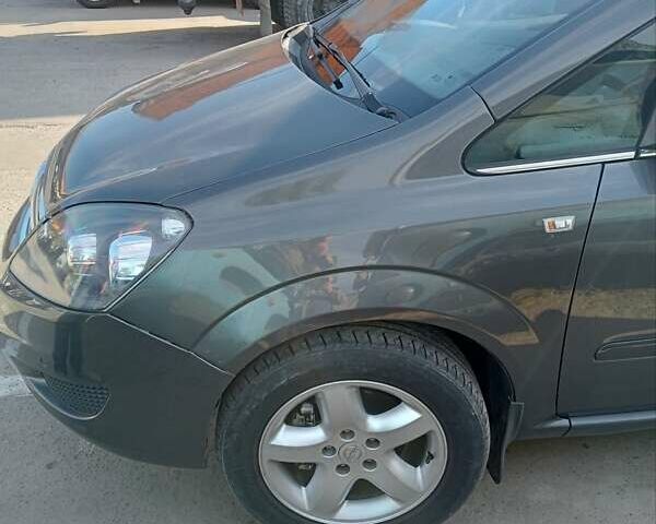 Серый Опель Зафира, объемом двигателя 1.6 л и пробегом 200 тыс. км за 7799 $, фото 5 на Automoto.ua