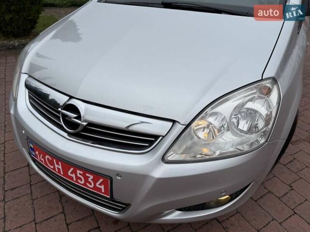 Серый Опель Зафира, объемом двигателя 1.7 л и пробегом 229 тыс. км за 8399 $, фото 13 на Automoto.ua