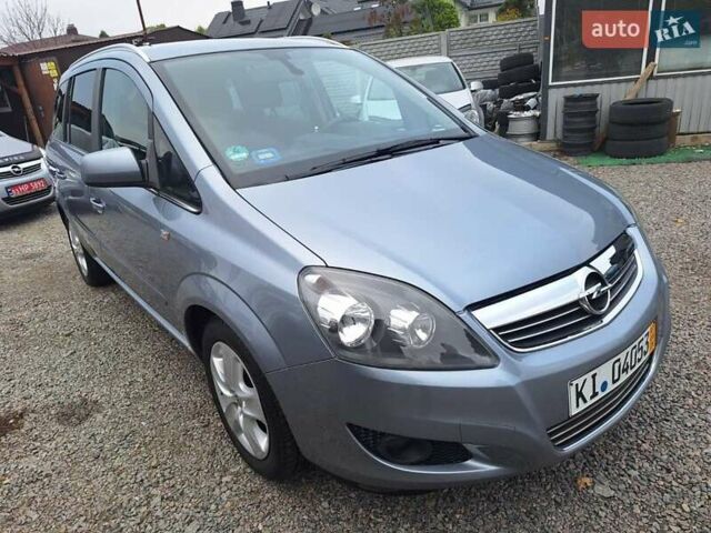 Серый Опель Зафира, объемом двигателя 1.6 л и пробегом 167 тыс. км за 7300 $, фото 2 на Automoto.ua