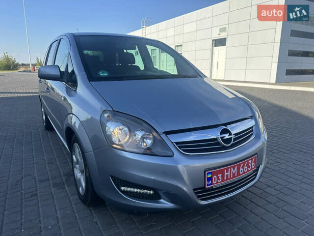 Серый Опель Зафира, объемом двигателя 1.7 л и пробегом 253 тыс. км за 7600 $, фото 13 на Automoto.ua