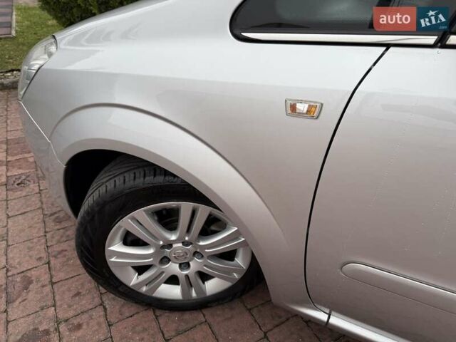 Серый Опель Зафира, объемом двигателя 1.7 л и пробегом 229 тыс. км за 8399 $, фото 51 на Automoto.ua