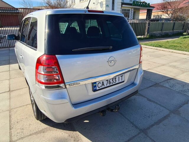 Серый Опель Зафира, объемом двигателя 1.7 л и пробегом 275 тыс. км за 8500 $, фото 3 на Automoto.ua