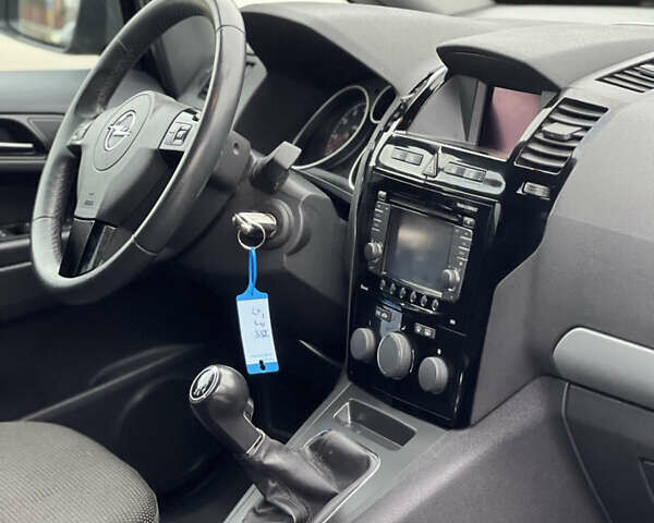 Сірий Опель Зафіра, об'ємом двигуна 1.6 л та пробігом 205 тис. км за 8200 $, фото 58 на Automoto.ua