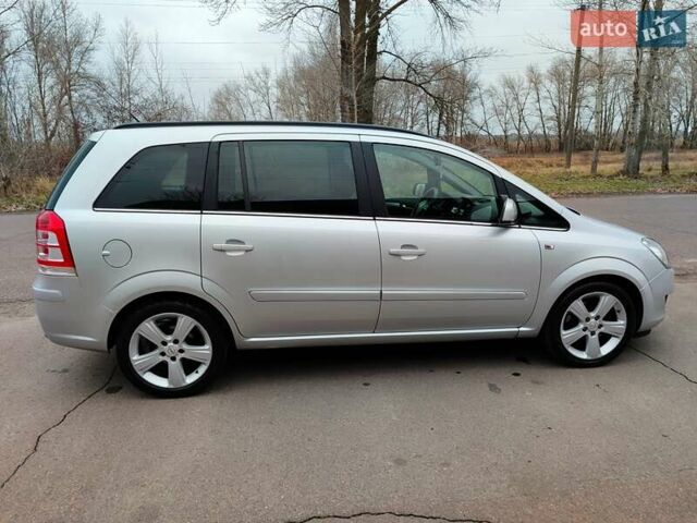 Серый Опель Зафира, объемом двигателя 1.7 л и пробегом 248 тыс. км за 7600 $, фото 14 на Automoto.ua