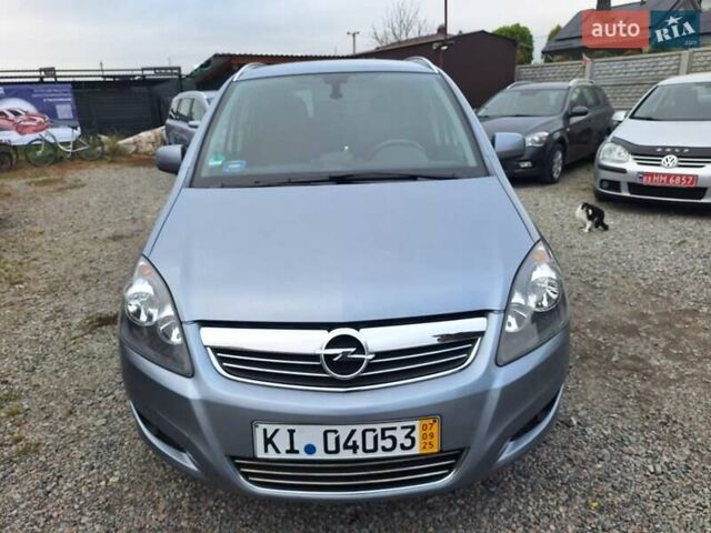 Серый Опель Зафира, объемом двигателя 1.6 л и пробегом 167 тыс. км за 7300 $, фото 1 на Automoto.ua