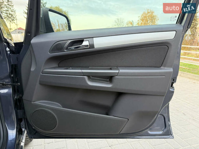 Серый Опель Зафира, объемом двигателя 1.6 л и пробегом 233 тыс. км за 7400 $, фото 40 на Automoto.ua