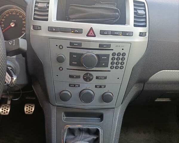 Опель Зафира 2011 в Ивано-Франковске на Automoto.ua Серый Опель Зафира, объемом двигателя 1.7 л и пробегом 261 тыс. км за 7950 $, фото 33 на Automoto.ua