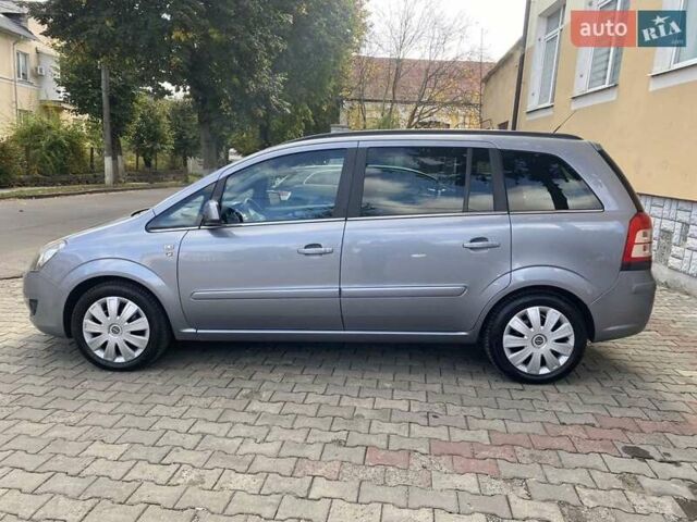 Серый Опель Зафира, объемом двигателя 1.7 л и пробегом 271 тыс. км за 7000 $, фото 2 на Automoto.ua